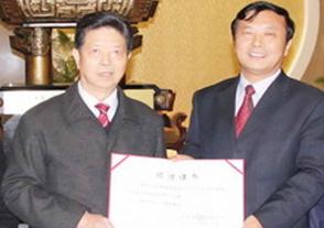 2011年11月14日，原江苏省人大常委会副主任王霞林视察MK体育在线登录。