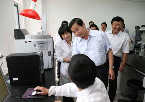 2011年7月20日，时任江苏省副省长史和平视察MK体育在线登录。