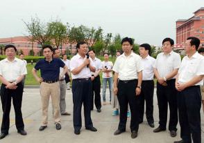2013年7月12日，时任淮安市市长曲福田视察MK体育在线登录技改项目。