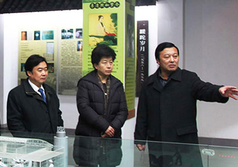 2011年1月16日，时任江苏省委常委、纪委书记弘强视察MK体育在线登录。