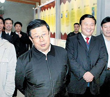2010年1月19日，时任江苏省常委、常务副省长赵克志视察MK体育在线登录。